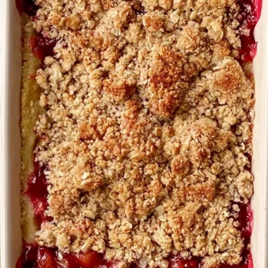 Delicious classic rhubarb crumble bars with a crumbly topping