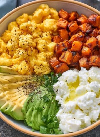 Delicious high-protein breakfast bowl with eggs, quinoa, and fresh vegetables